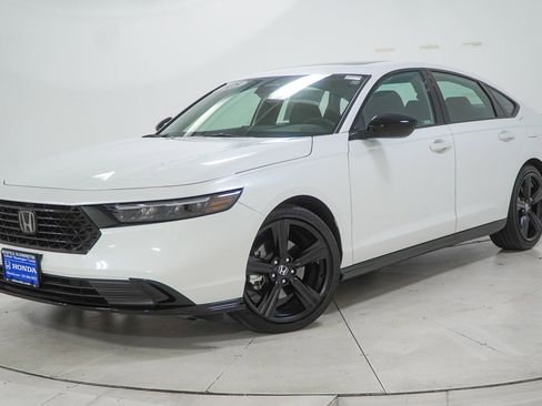 Used 2025 Honda Accord Sport image 1
