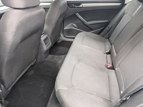 Used 2014 Volkswagen Passat S image 16