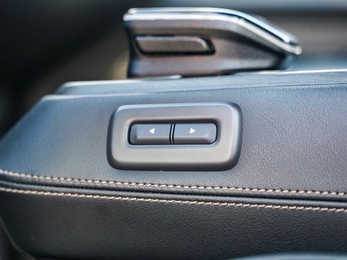 Used 2024 Nissan Ariya AWD image 25