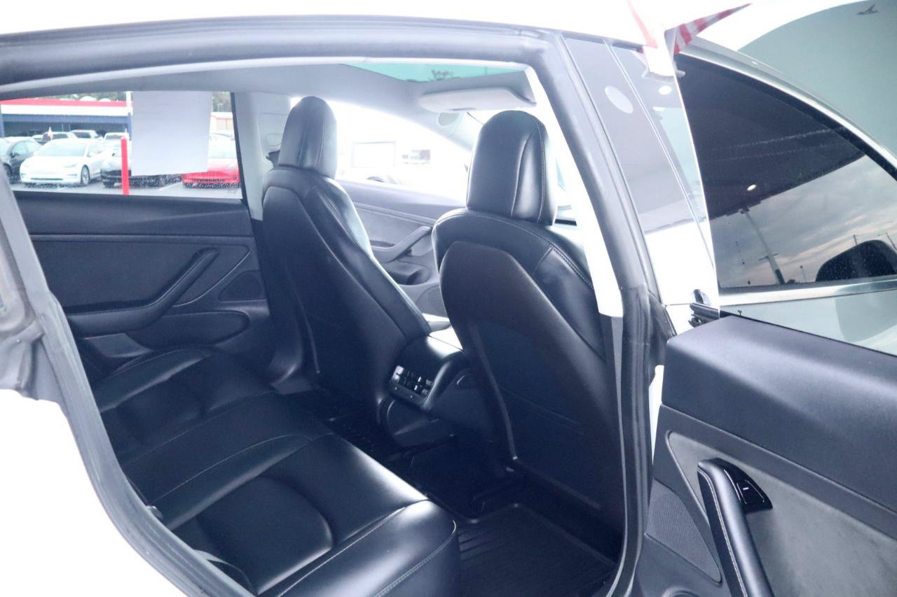 Used 2020 Tesla Model 3 Standard Range RWD image 32