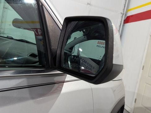 Used 2018 GMC Acadia SLE image 48