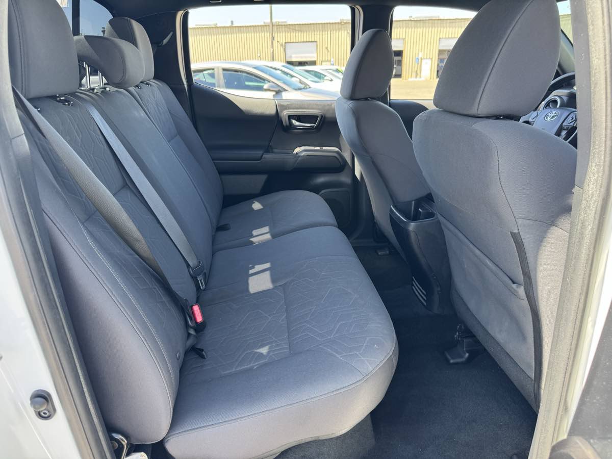 Used 2019 Toyota Tacoma TRD Off-Road w/ Technology Package AWD/4WD image 18