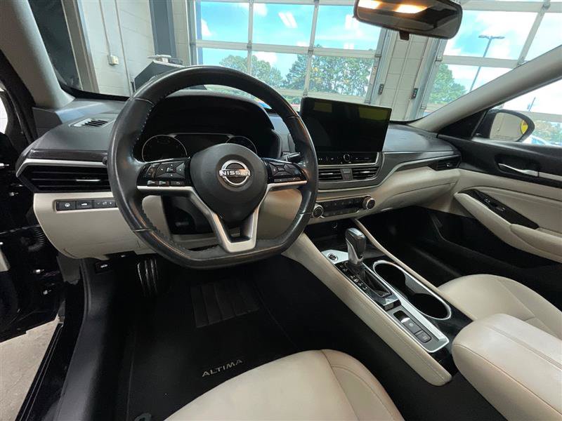 Used 2023 Nissan Altima 2.5 SV w/ SV Premium Package FWD image 13