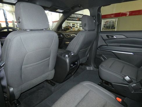 Used 2025 Chevrolet Traverse LT image 22
