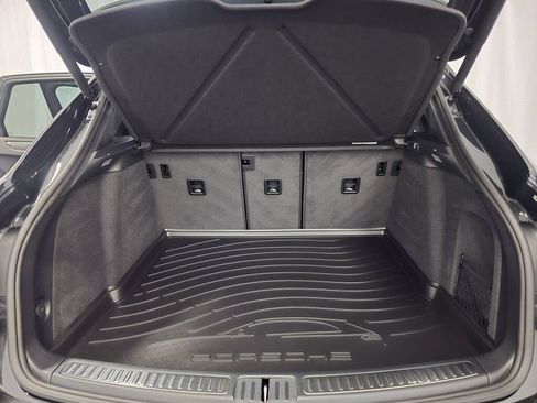 Certified 2026 Porsche Macan Turbo AWD/4WD image 12