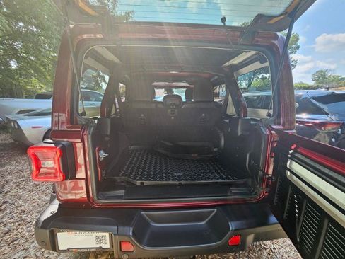 Used 2022 Jeep Wrangler Unlimited Rubicon AWD/4WD image 84
