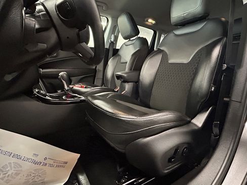 Used 2018 Jeep Compass Latitude image 12