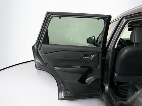 Used 2025 Nissan Rogue SV w/ SV Premium Package image 26