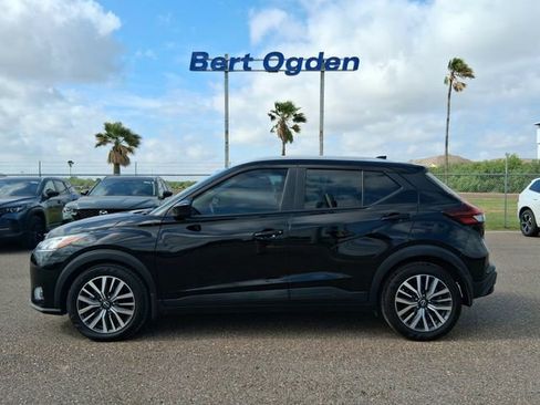Used 2022 Nissan Kicks SV FWD image 3