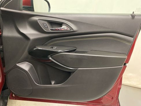 Used 2025 Chevrolet Trax LT FWD image 11