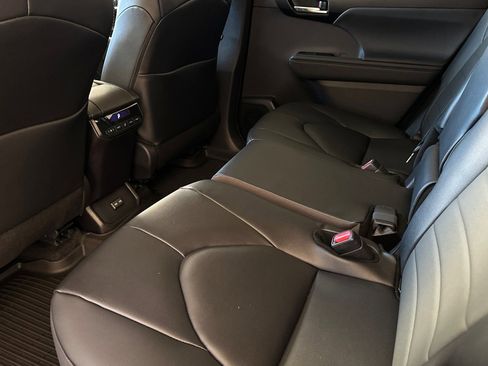 New 2026 Toyota Highlander XLE image 11