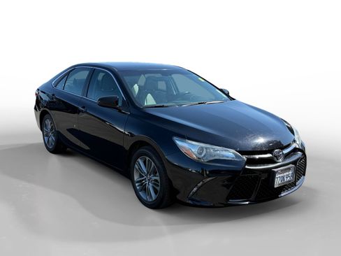 Used 2017 Toyota Camry SE FWD image 7