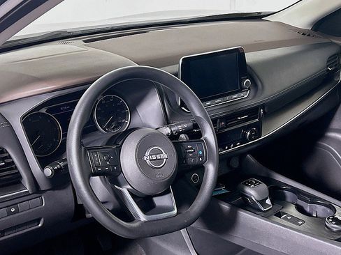 Used 2023 Nissan Rogue SV image 9