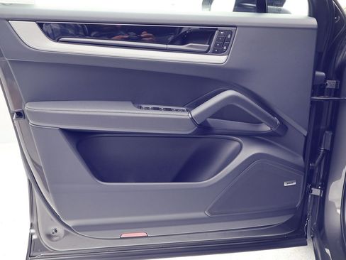 New 2026 Porsche Cayenne image 13