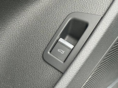 Used 2025 Audi Q7 3.0T Premium Plus AWD/4WD image 17