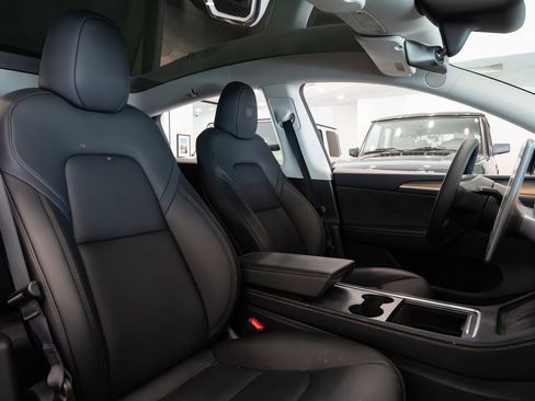 Used 2025 Tesla Model Y Performance AWD/4WD image 9