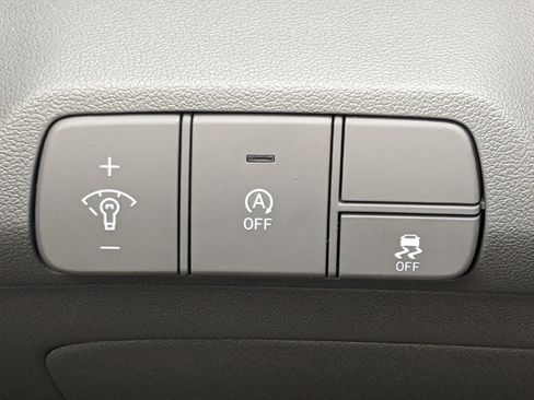 New 2025 Hyundai Elantra SE image 19