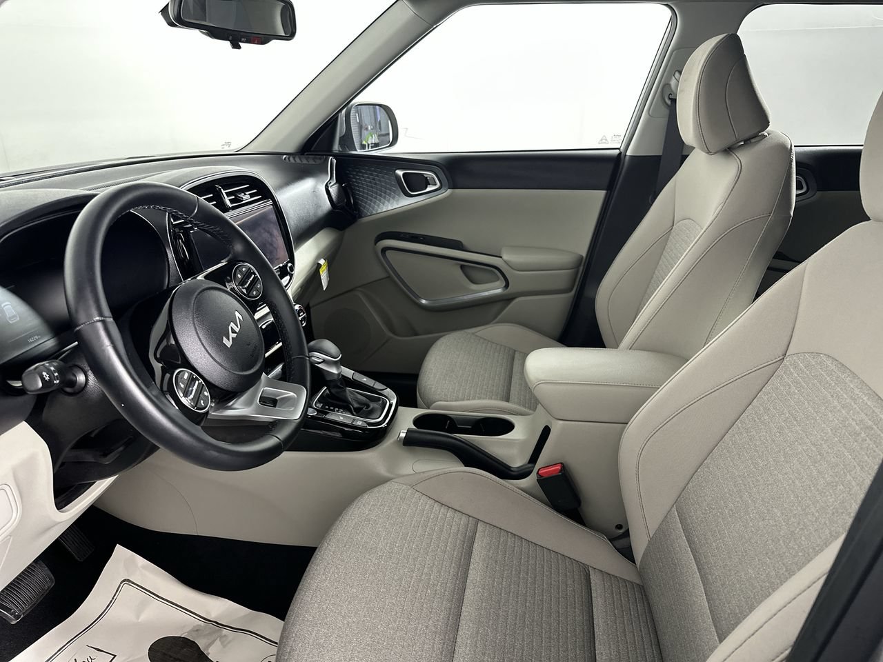Certified 2025 Kia Soul EX FWD image 2