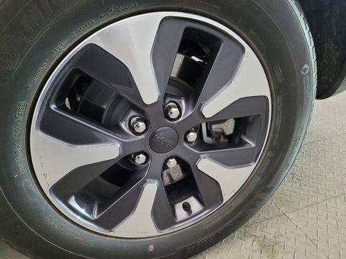 Used 2022 Jeep Grand Cherokee Limited 4xe image 31