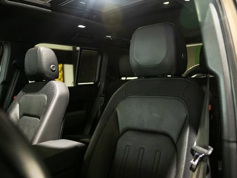 Used 2022 Land Rover Defender 110 X-Dynamic SE AWD/4WD image 9