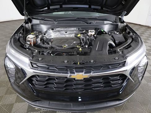 Used 2025 Chevrolet Trax LS FWD image 16