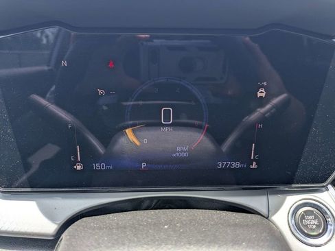 Used 2025 Chevrolet Trax LT FWD image 31