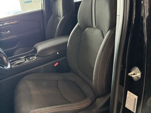 Used 2023 Honda Pilot Sport image 11