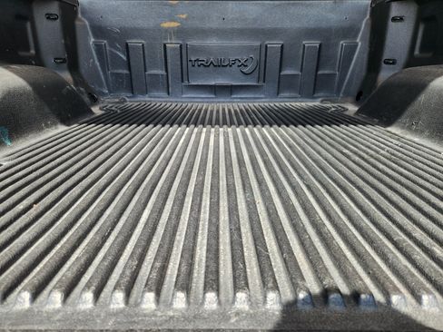 Certified 2025 Chevrolet Silverado 1500 LT AWD/4WD image 34