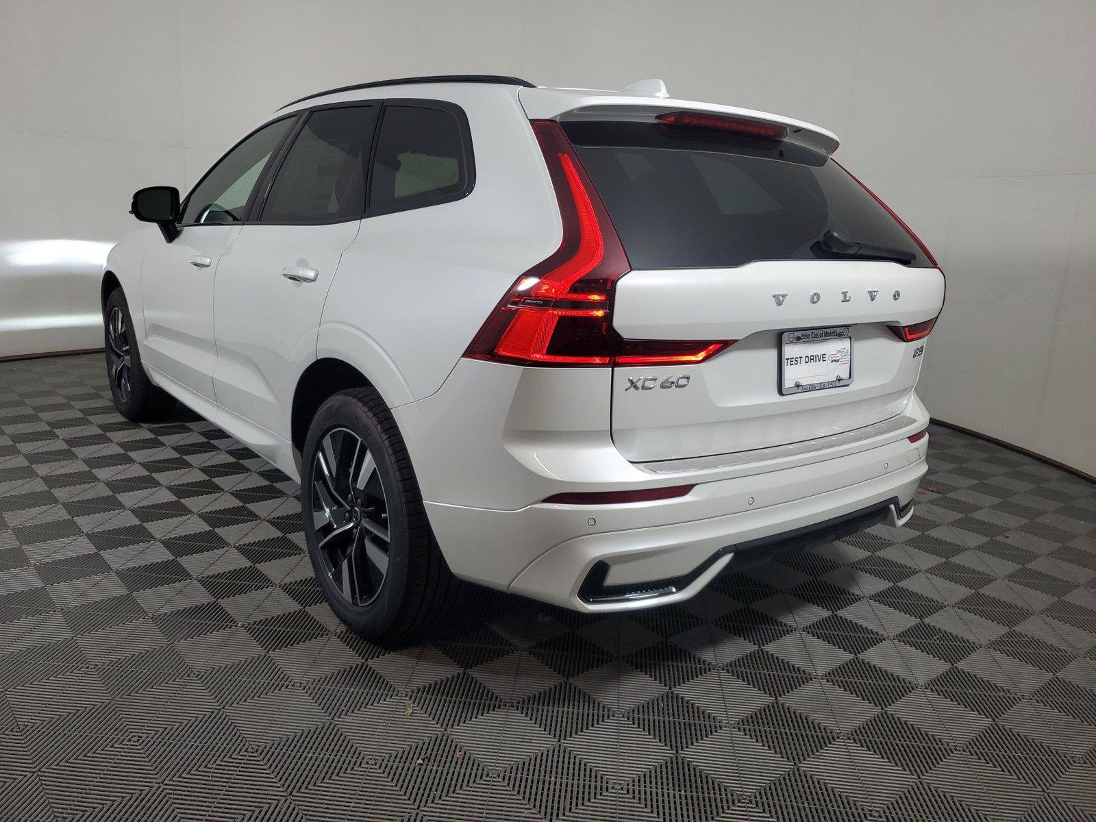 New 2027 Volvo XC60 B5 Core AWD/4WD image 4