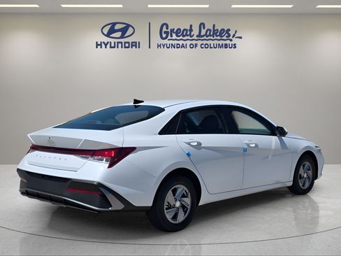 New 2026 Hyundai Elantra SE FWD image 5