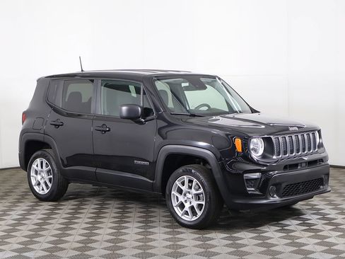 Used 2023 Jeep Renegade Latitude AWD/4WD image 2