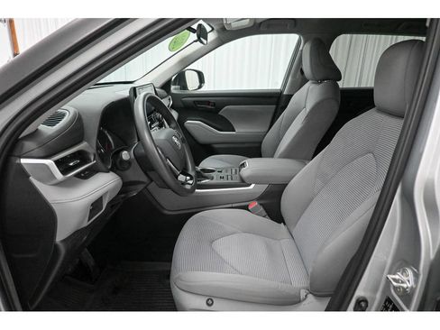 Used 2020 Toyota Highlander L AWD/4WD image 12