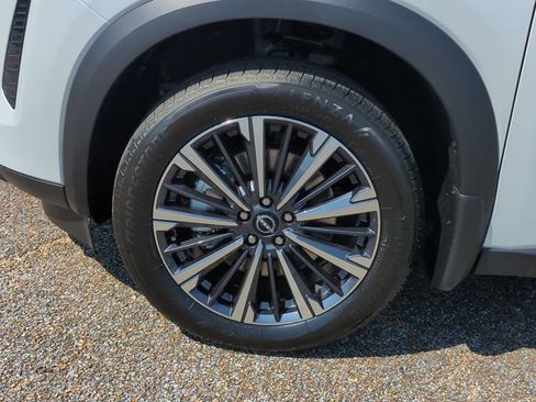 New 2026 Nissan Pathfinder Platinum FWD image 10