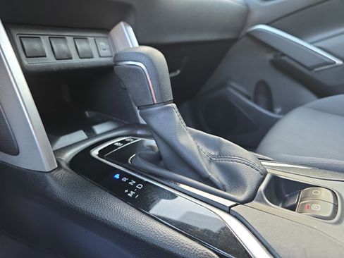 Used 2024 Toyota Corolla Cross LE image 33