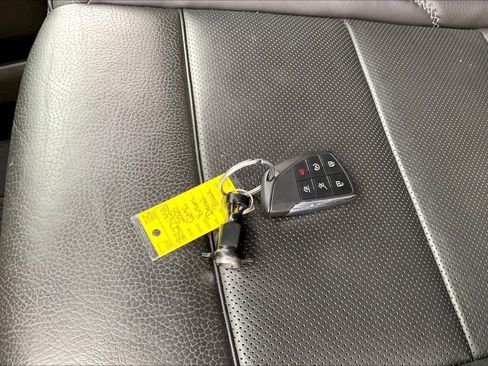 Used 2025 GMC Yukon Denali AWD/4WD image 15