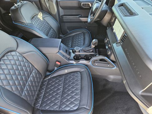 Used 2023 Ford Bronco Wildtrak image 15