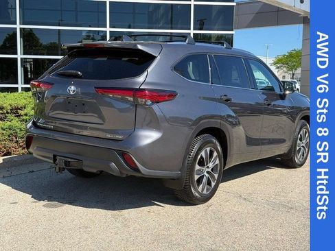 Used 2021 Toyota Highlander XLE AWD/4WD image 3