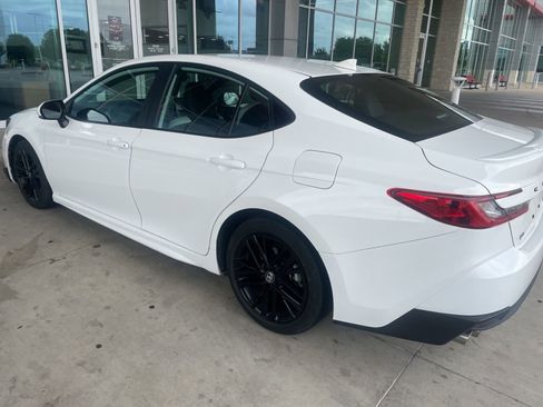 Used 2025 Toyota Camry SE image 13