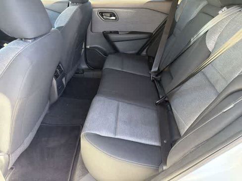 Used 2023 Nissan Rogue SV image 16