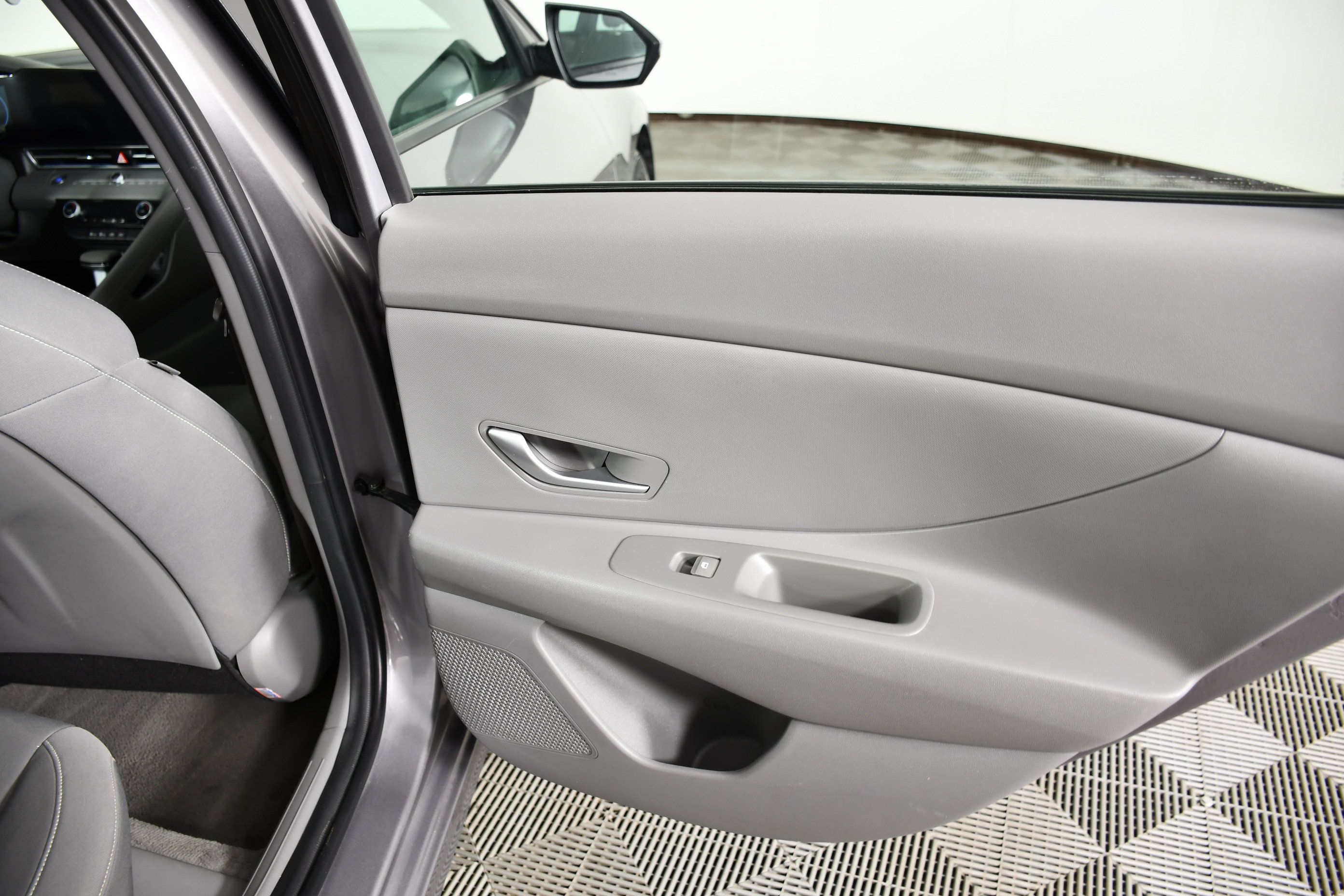 Used 2024 Hyundai Elantra SEL FWD image 43