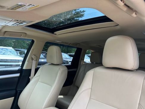 Used 2015 Toyota Highlander XLE AWD/4WD image 22