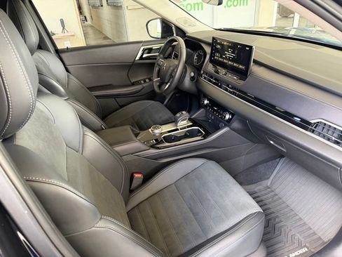 Used 2025 Mitsubishi Outlander SE FWD image 25