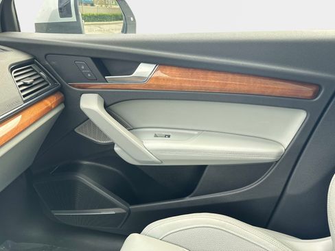 Used 2021 Audi Q5 Prestige w/ Prestige Package image 26