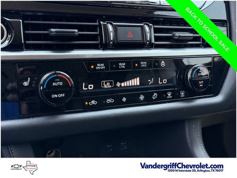 Used 2024 Nissan Pathfinder SL FWD image 19