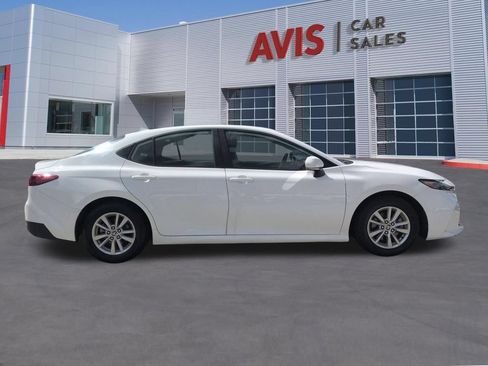 Used 2025 Toyota Camry LE FWD image 5