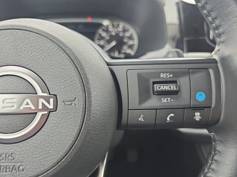 Used 2025 Nissan Pathfinder SV FWD image 19