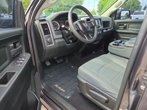 Used 2018 RAM 1500 Express RWD image 10