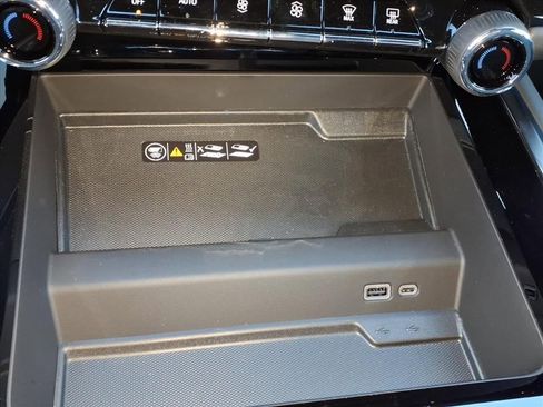 New 2026 Chevrolet Suburban RST w/ RST Capability Package image 17