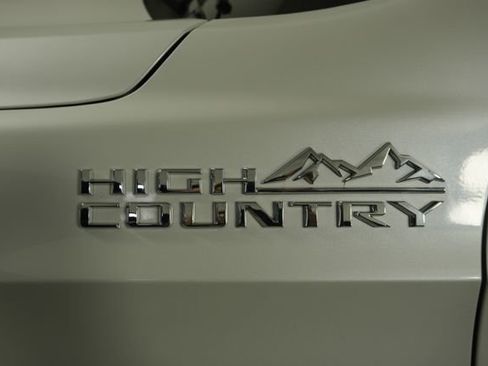 Used 2022 Chevrolet Tahoe High Country AWD/4WD image 25
