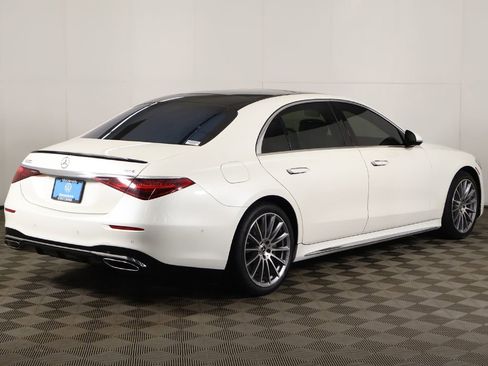 Used 2022 Mercedes-Benz S 500 4MATIC w/ AMG Line Package image 14